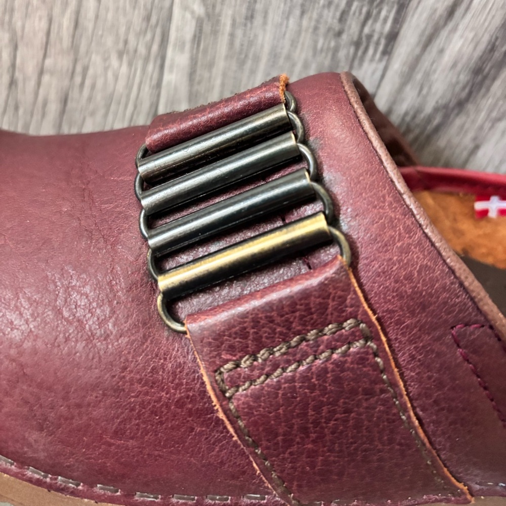 Sanita Closed Back Clogs Size 37
Burgundy Red Leather US 6
Comfort Slip On - Picture 8 of 14